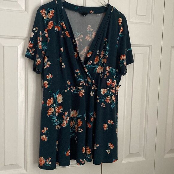Torrid Green Floral Wrap Front V Neck Blouse Short Sleeve Size‎ 1 MISSING TIE - Picture 3 of 8